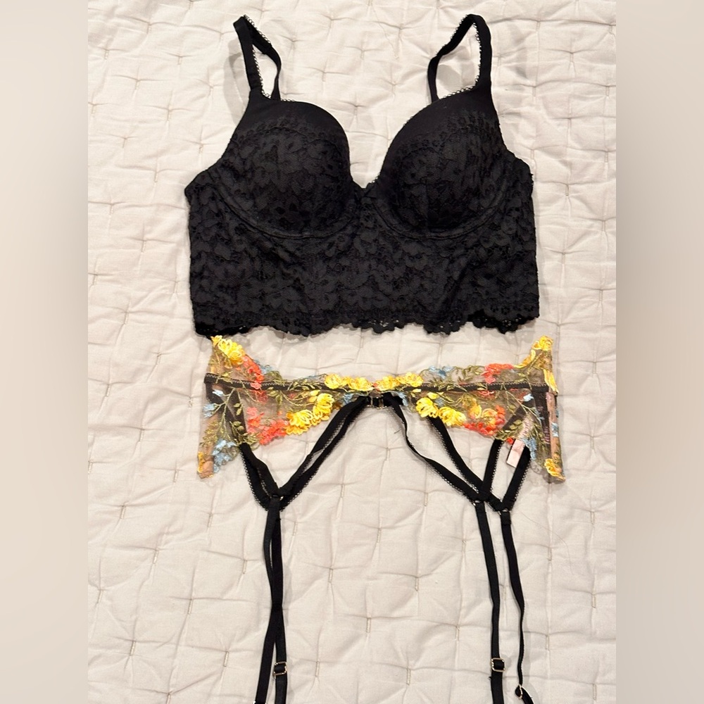 New - Victorias secret corset and dream angels  garter belt set - 36B / XS/S -